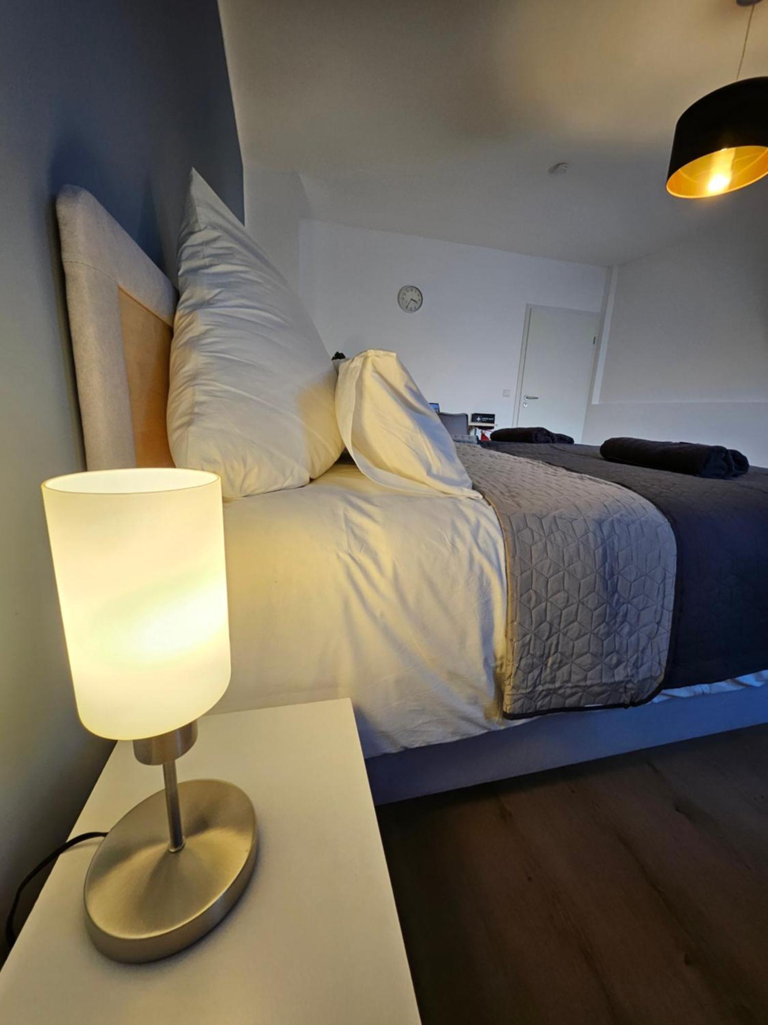Modern Homes - Voll Ausgestatte Wohnung - Balkon - Hotelbetten - 4K Tv - Wlan Moers Zewnętrze zdjęcie