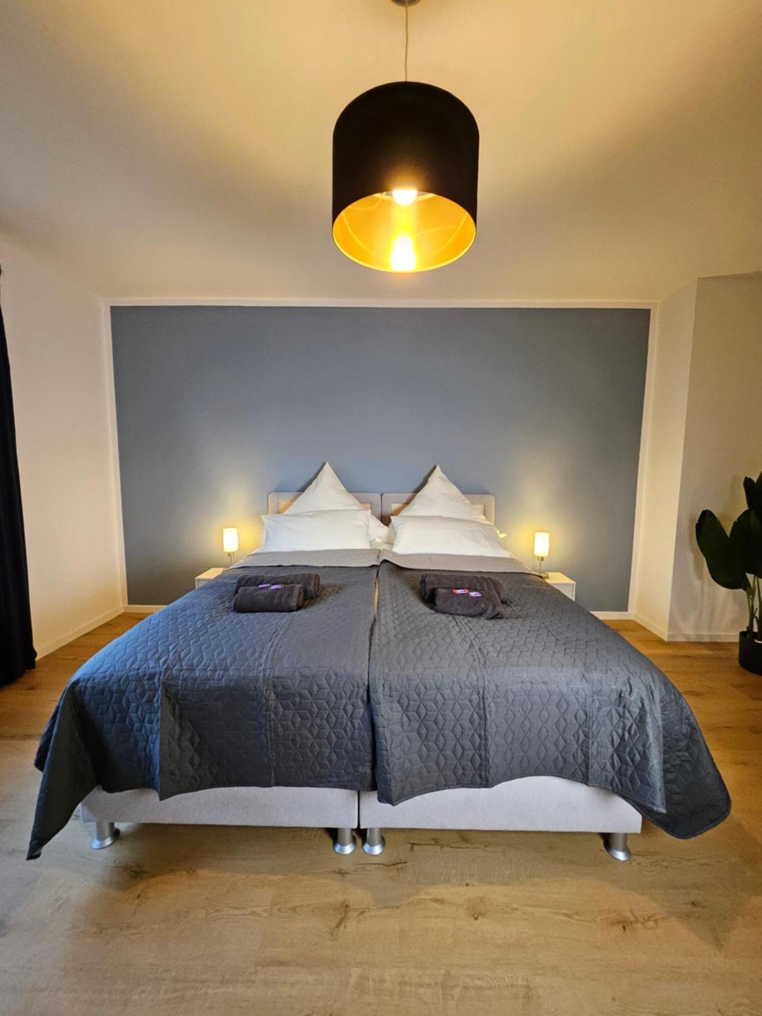 Modern Homes - Voll Ausgestatte Wohnung - Balkon - Hotelbetten - 4K Tv - Wlan Moers Zewnętrze zdjęcie