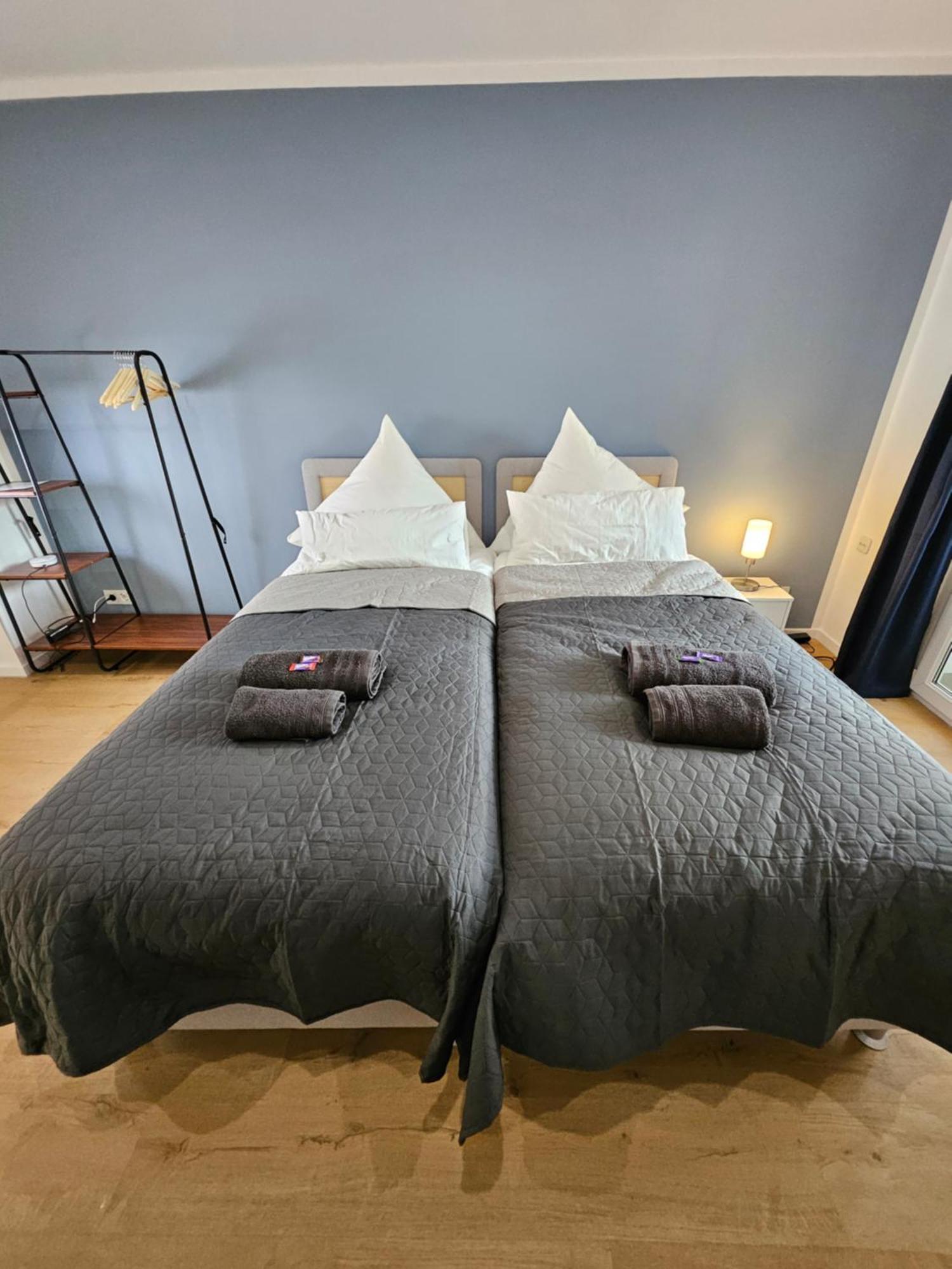 Modern Homes - Voll Ausgestatte Wohnung - Balkon - Hotelbetten - 4K Tv - Wlan Moers Zewnętrze zdjęcie