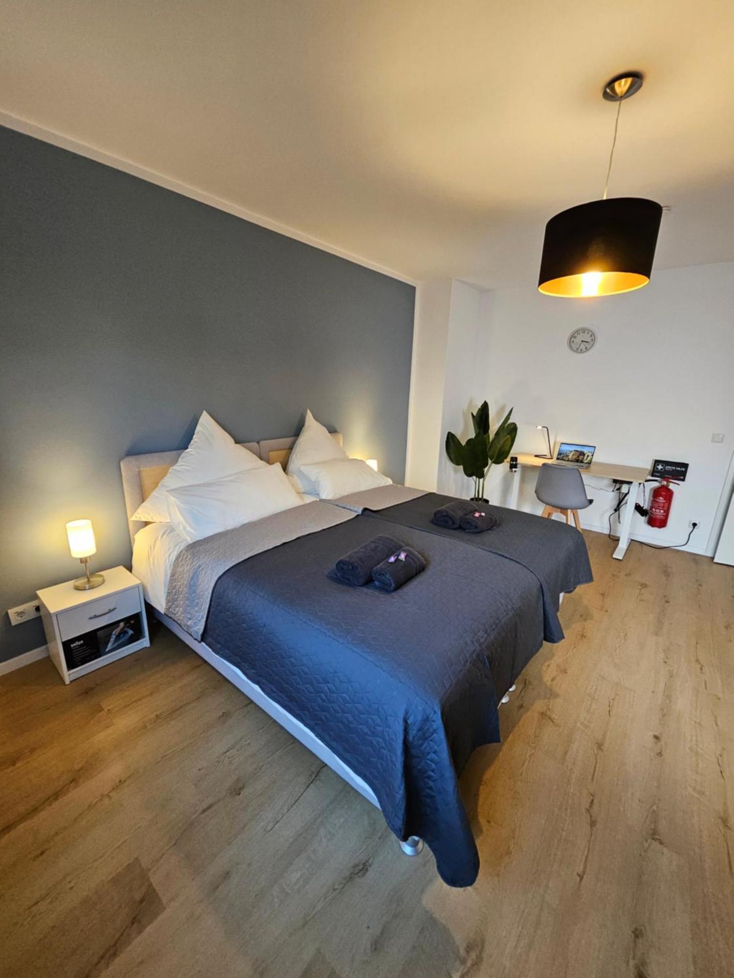 Modern Homes - Voll Ausgestatte Wohnung - Balkon - Hotelbetten - 4K Tv - Wlan Moers Zewnętrze zdjęcie