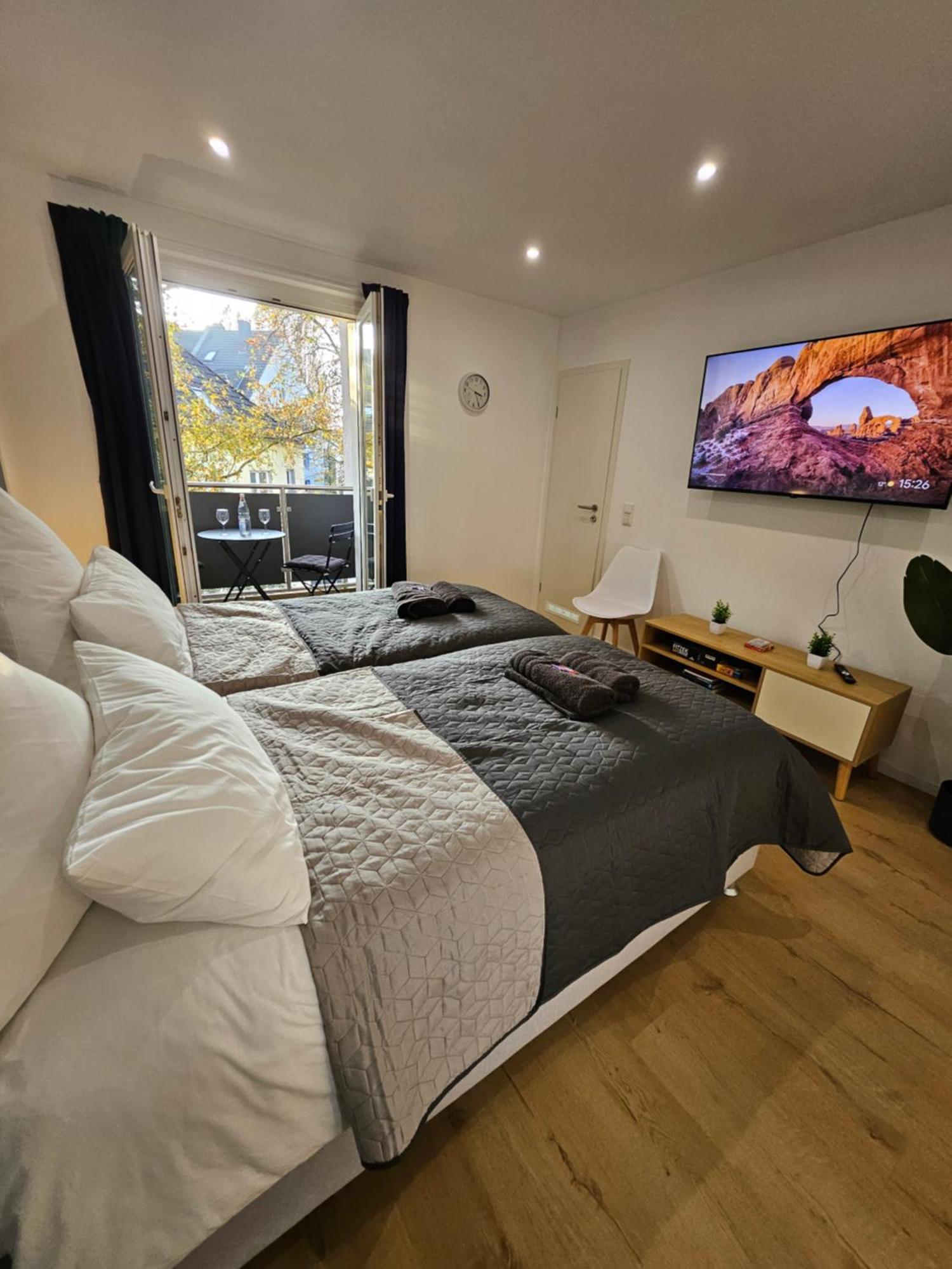 Modern Homes - Voll Ausgestatte Wohnung - Balkon - Hotelbetten - 4K Tv - Wlan Moers Zewnętrze zdjęcie