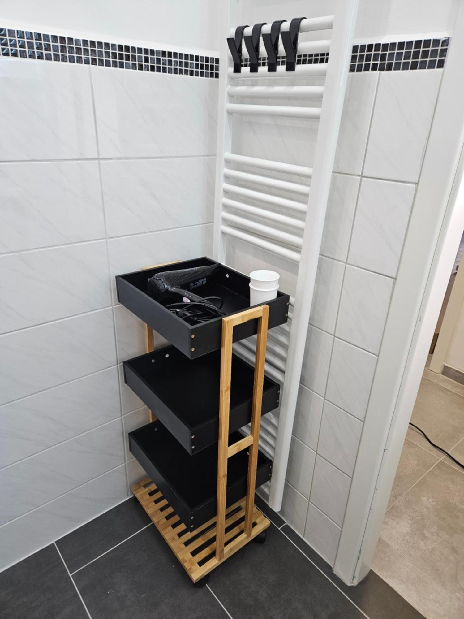 Modern Homes - Voll Ausgestatte Wohnung - Balkon - Hotelbetten - 4K Tv - Wlan Moers Zewnętrze zdjęcie