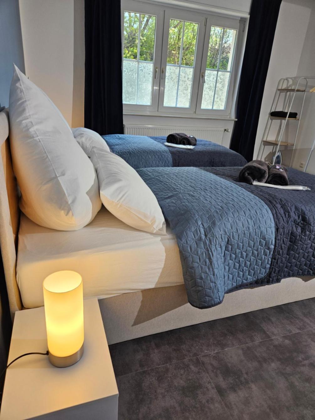 Modern Homes - Voll Ausgestatte Wohnung - Balkon - Hotelbetten - 4K Tv - Wlan Moers Zewnętrze zdjęcie
