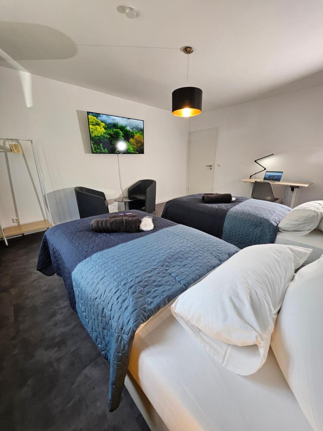 Modern Homes - Voll Ausgestatte Wohnung - Balkon - Hotelbetten - 4K Tv - Wlan Moers Zewnętrze zdjęcie